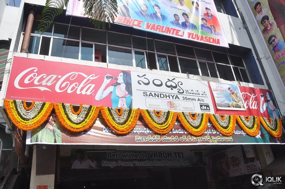 Mukunda-Movie-Hungama-at-Sandhya-Theatre